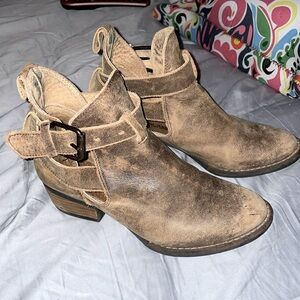 6 1/2 Leather boots Brand Volatile Los Angeles made in mexico